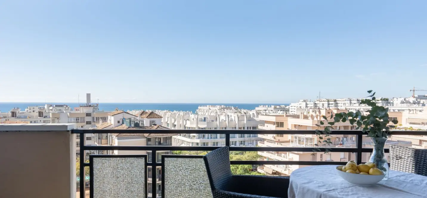 Venta de apartamento en planta media en Marbella 0