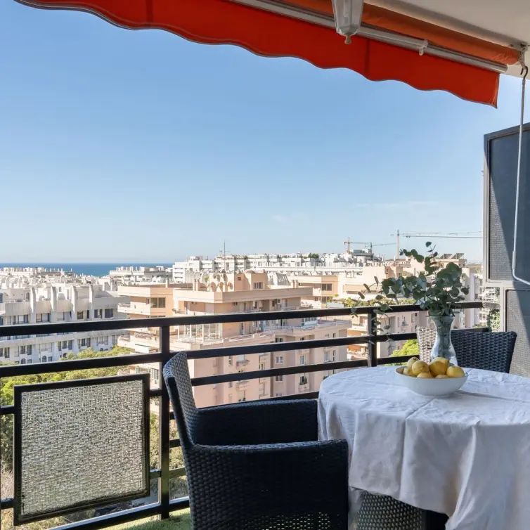 Venta de apartamento en planta media en Marbella