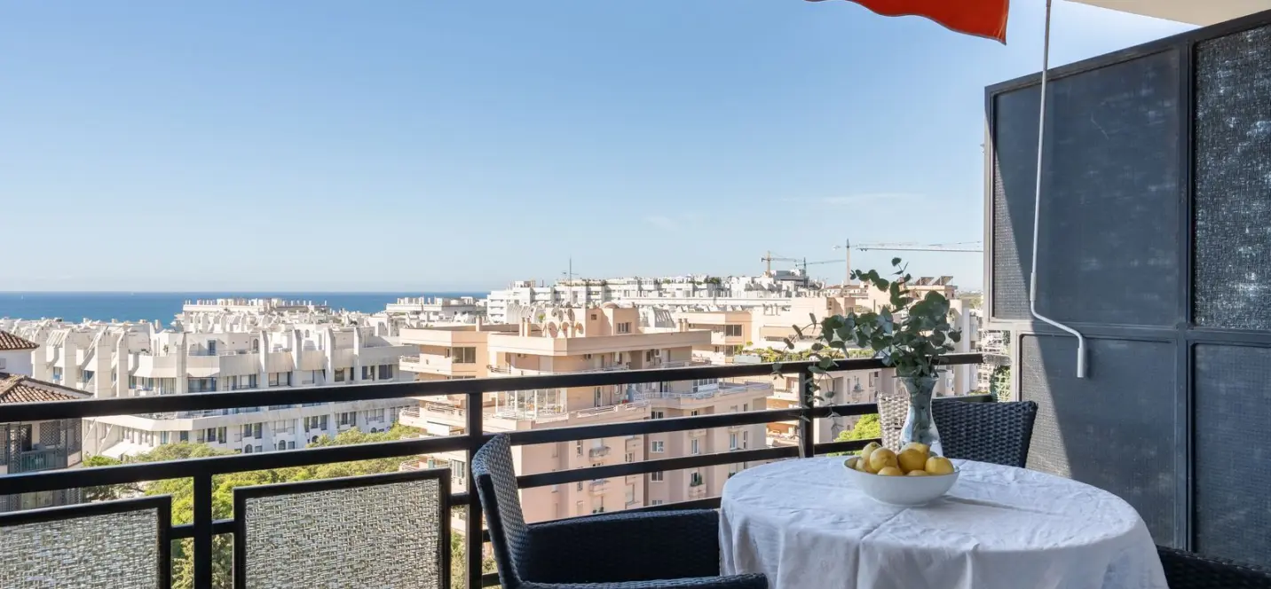 Venta de apartamento en planta media en Marbella 1