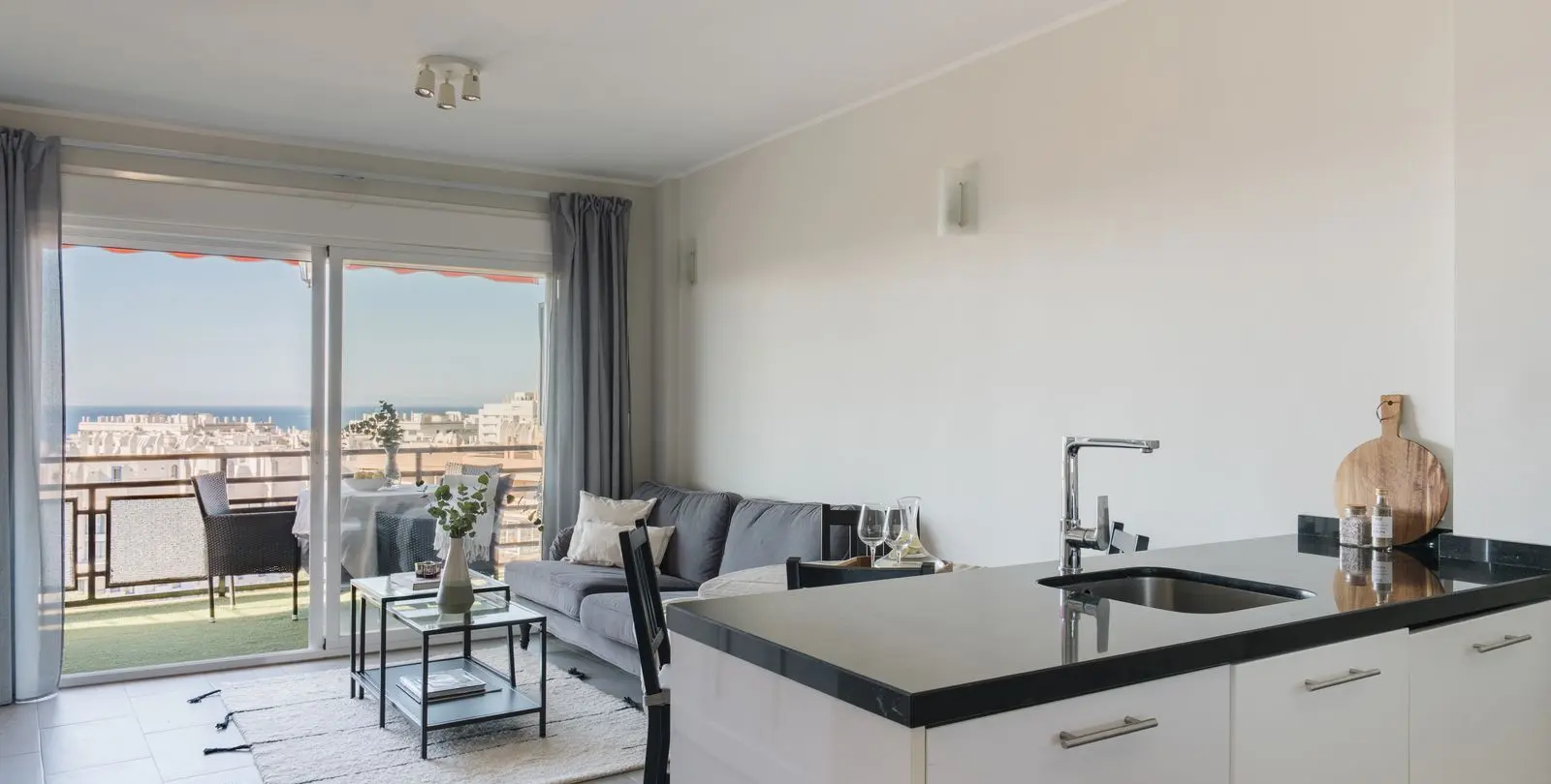 Venta de apartamento en planta media en Marbella 3