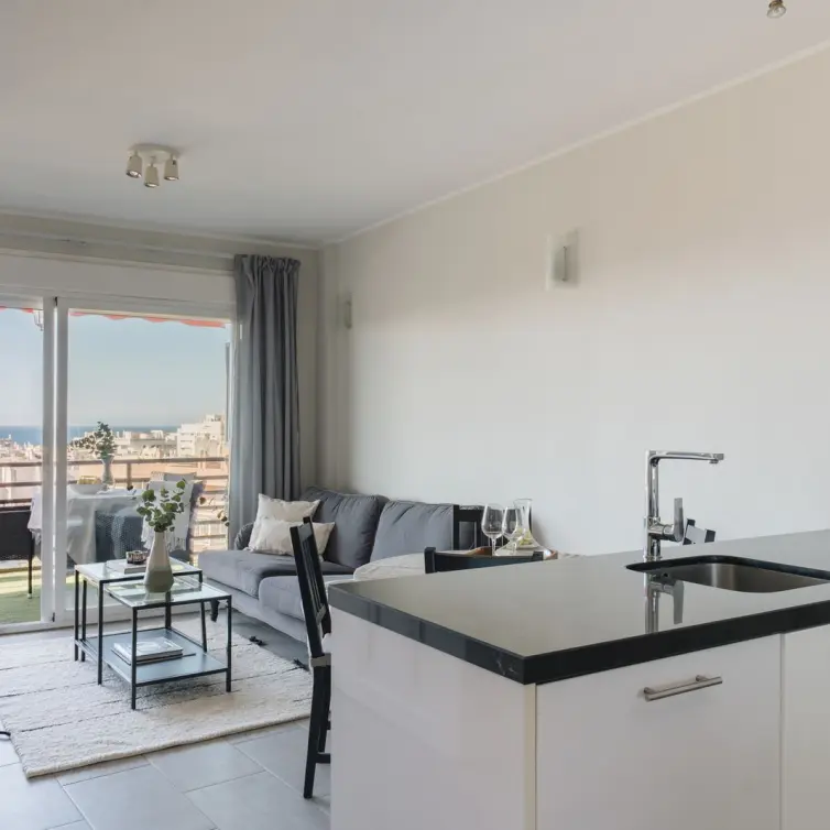Venta de apartamento en planta media en Marbella