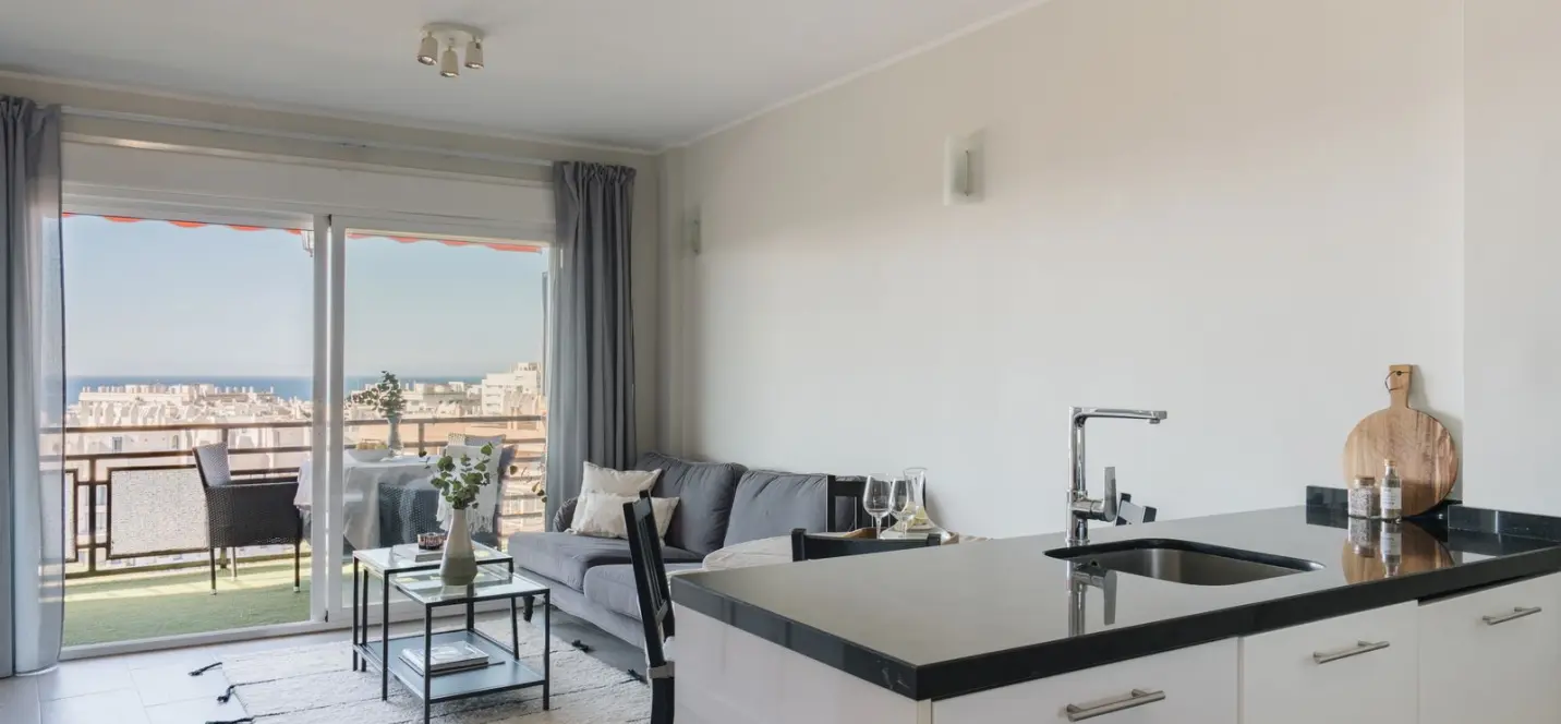 Venta de apartamento en planta media en Marbella 2