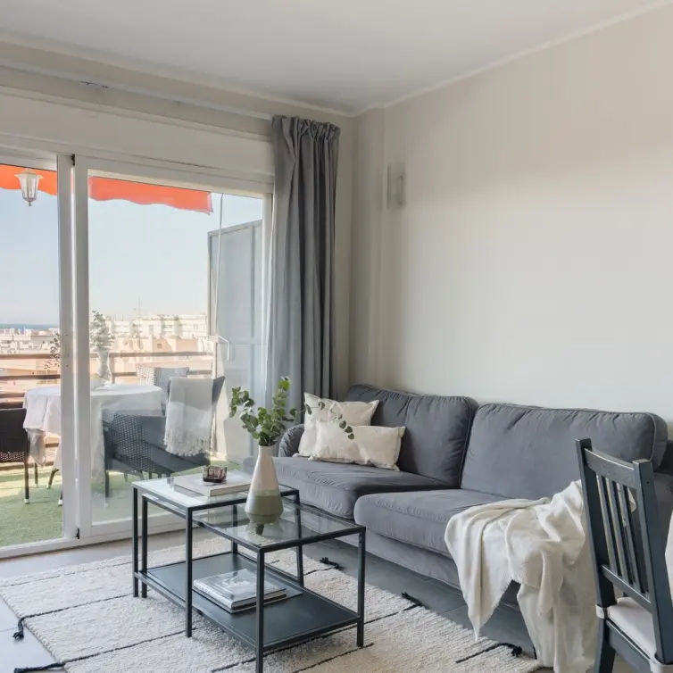 Venta de apartamento en planta media en Marbella