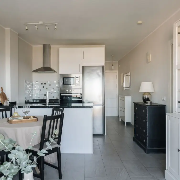 Venta de apartamento en planta media en Marbella
