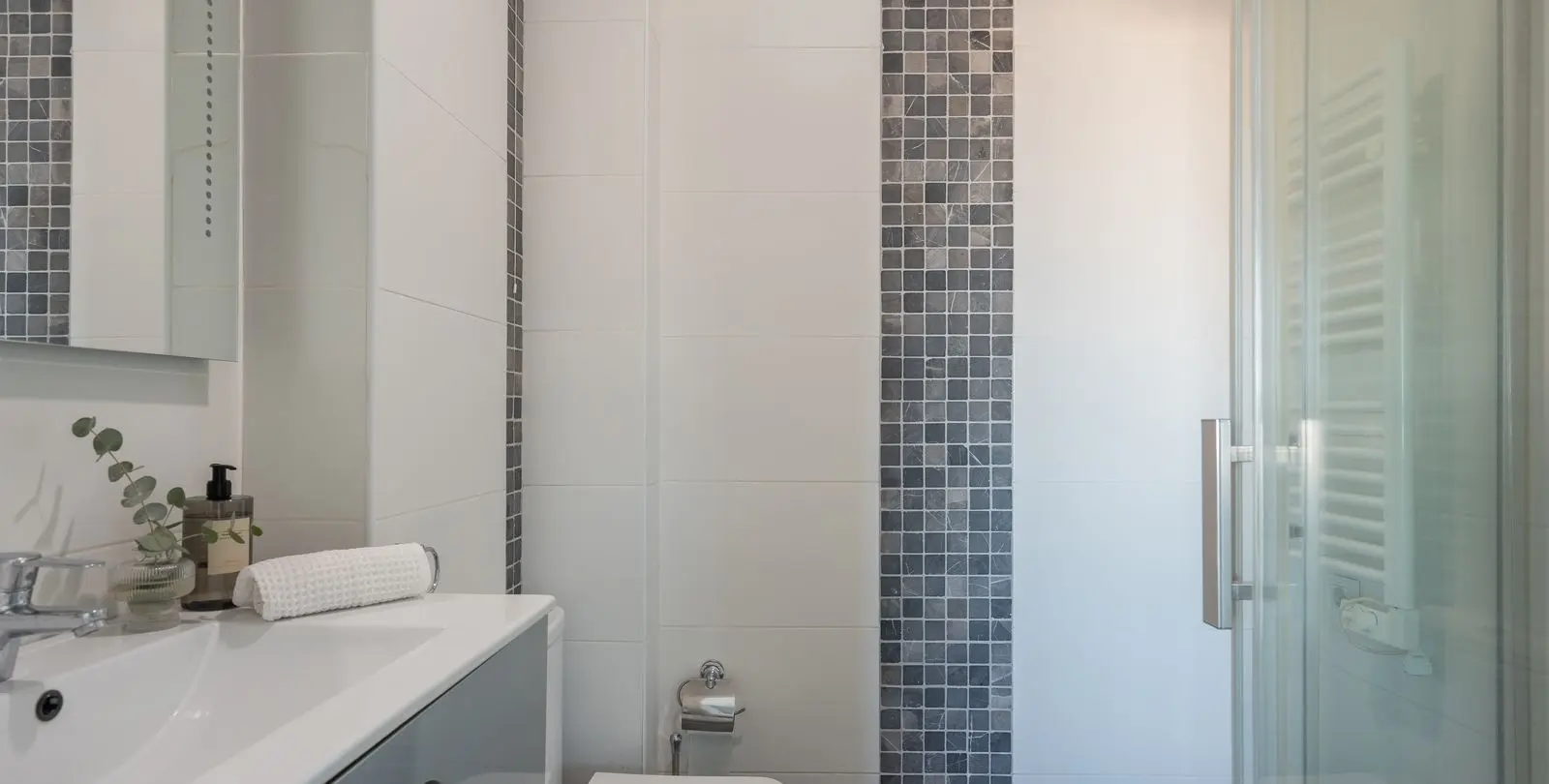 Venta de apartamento en planta media en Marbella 10
