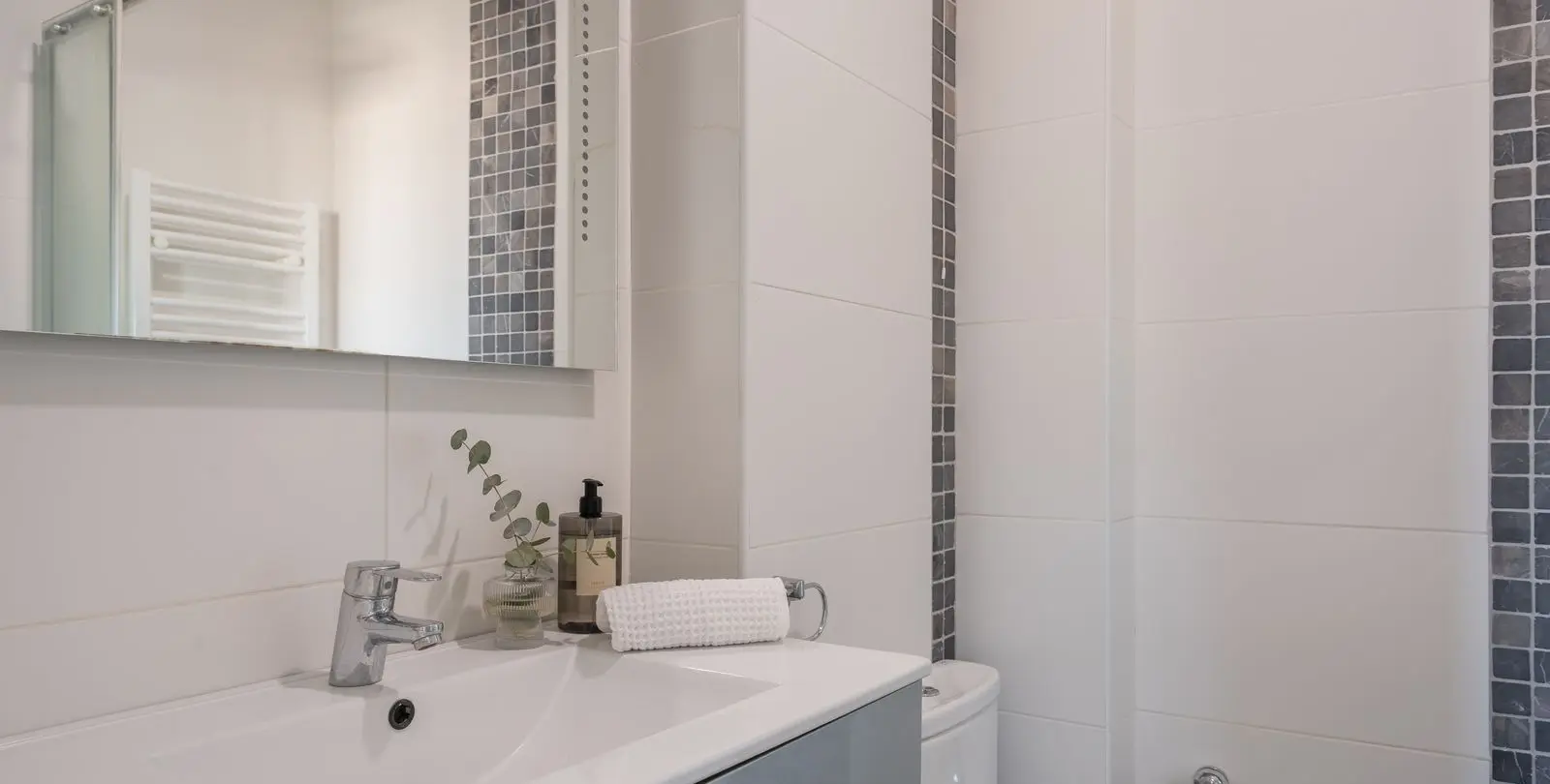 Venta de apartamento en planta media en Marbella 11