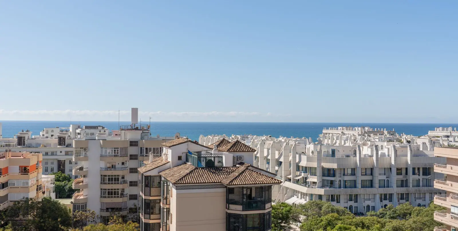 Venta de apartamento en planta media en Marbella 16