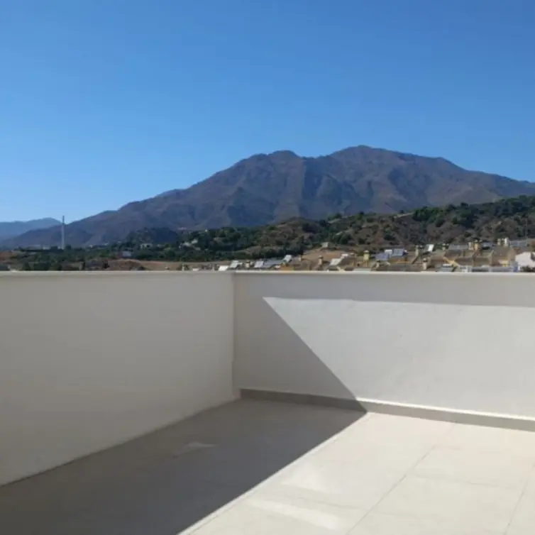 Продажа апартаментов на первом этаже в Estepona