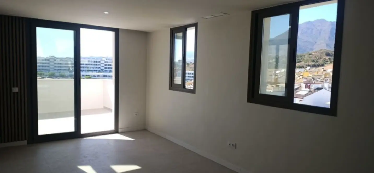 Продажа апартаментов на первом этаже в Estepona 3