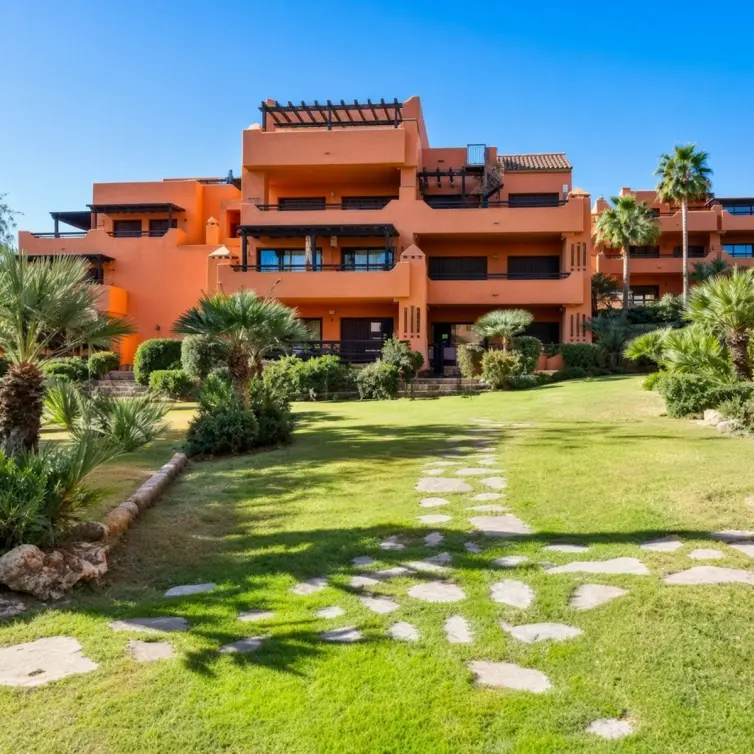 Venta de apartamento en planta baja en Estepona