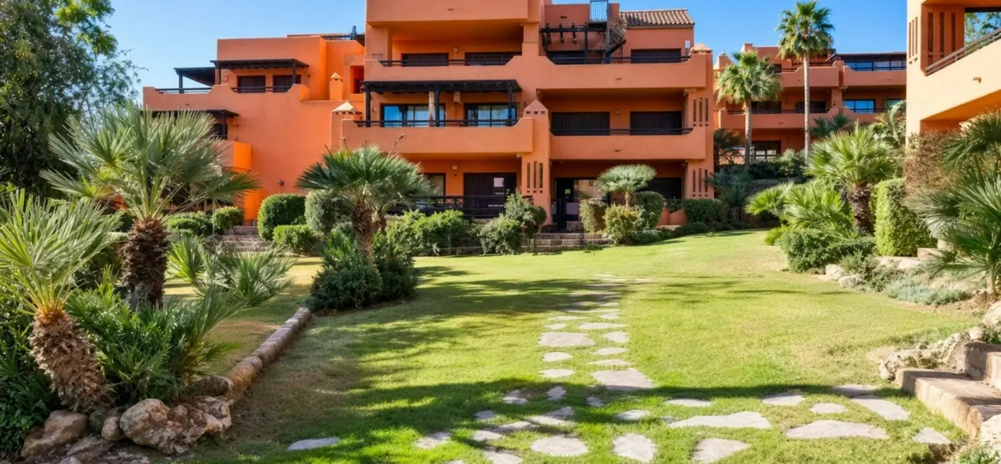 Venta de apartamento en planta baja en Estepona 0