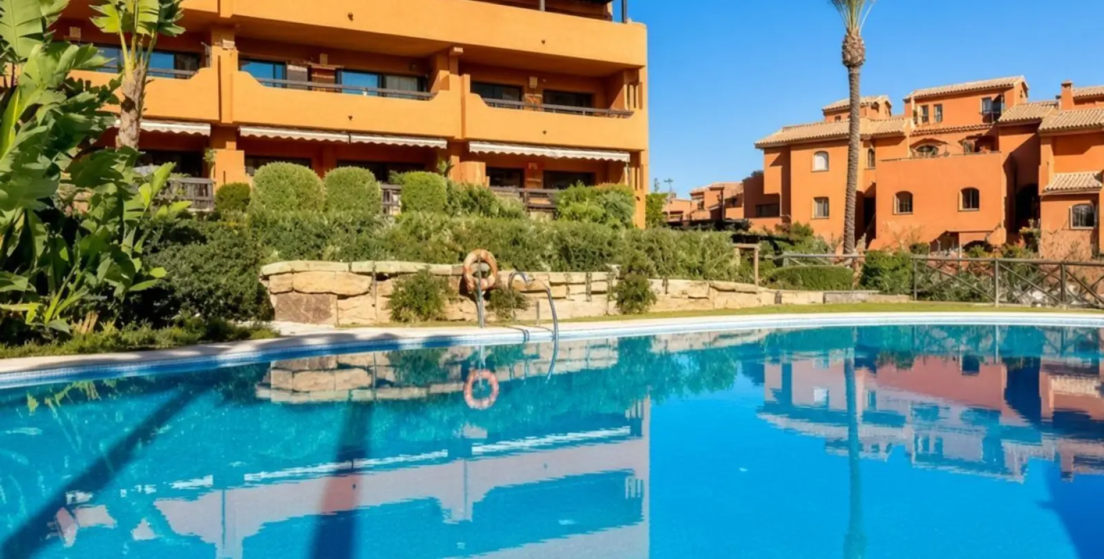 Sale of ground floor apartment in Estepona 17