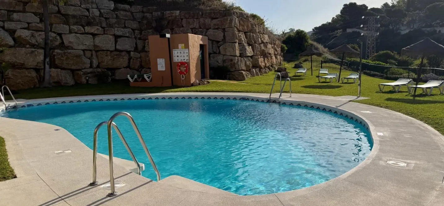 Venta de ático dúplex en Elviria 0