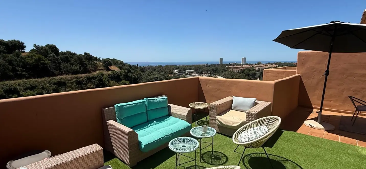 Venta de ático dúplex en Elviria 1