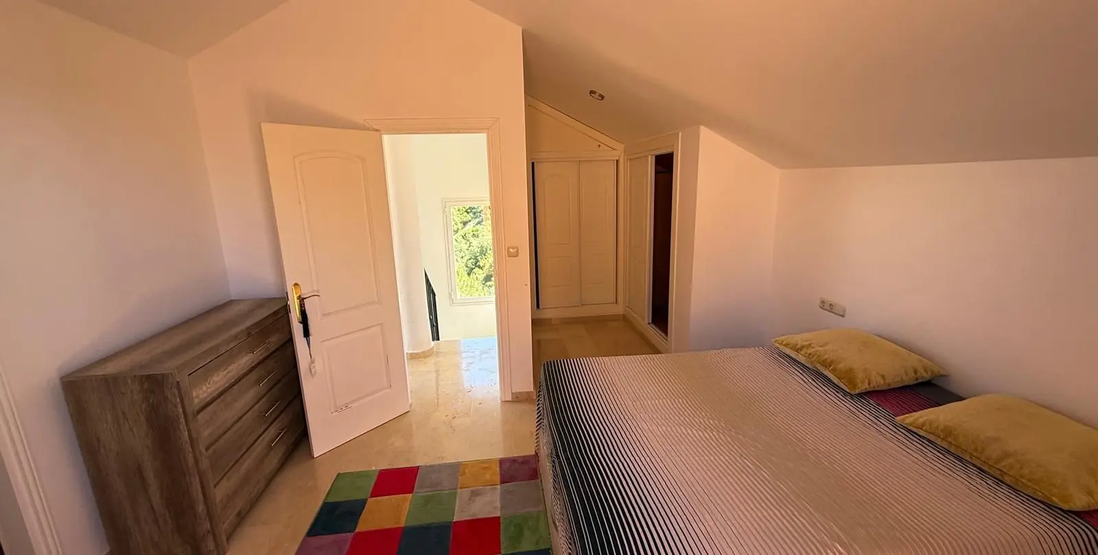 Venta de ático dúplex en Elviria 9
