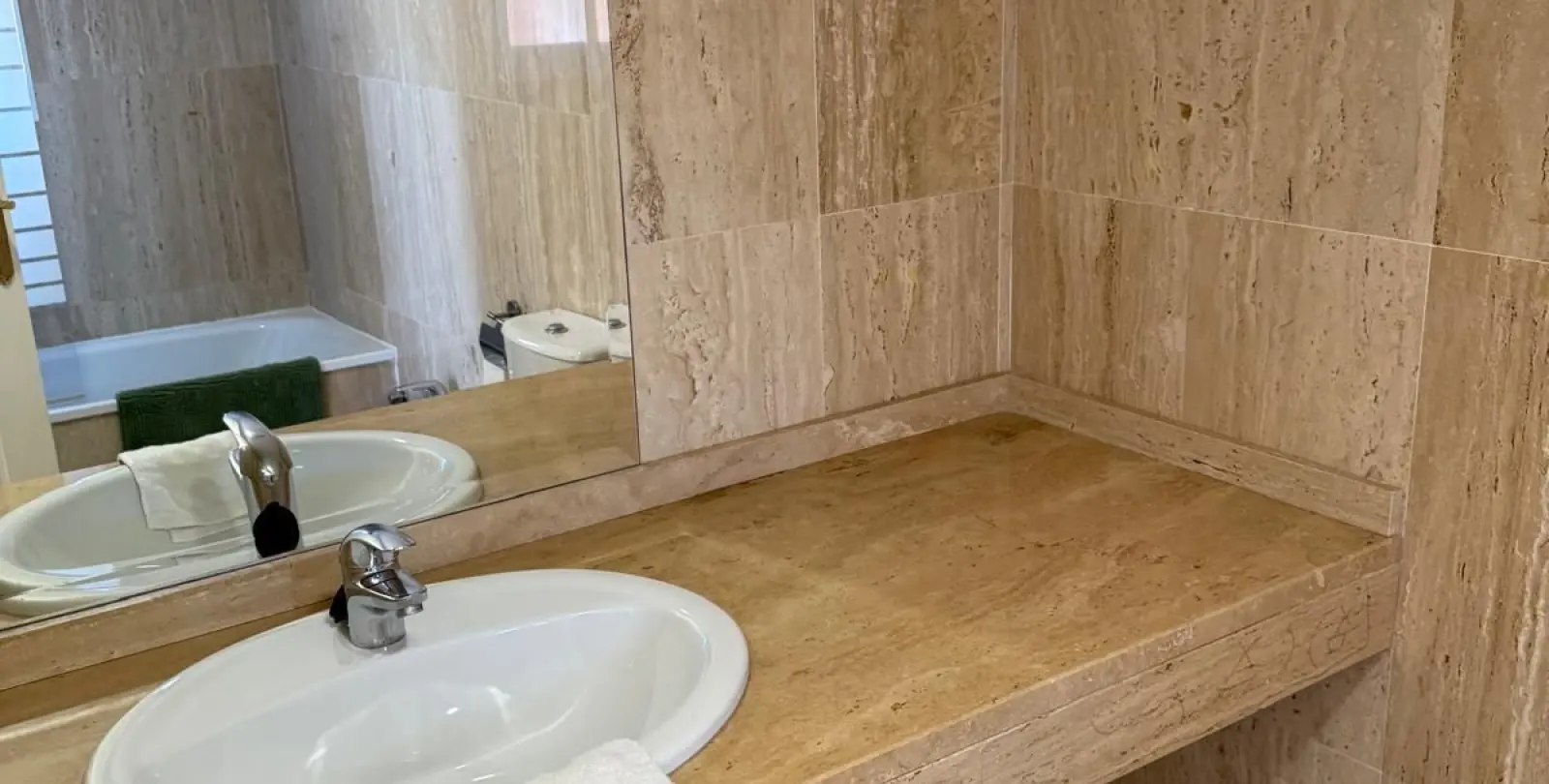 Venta de ático dúplex en Elviria 16