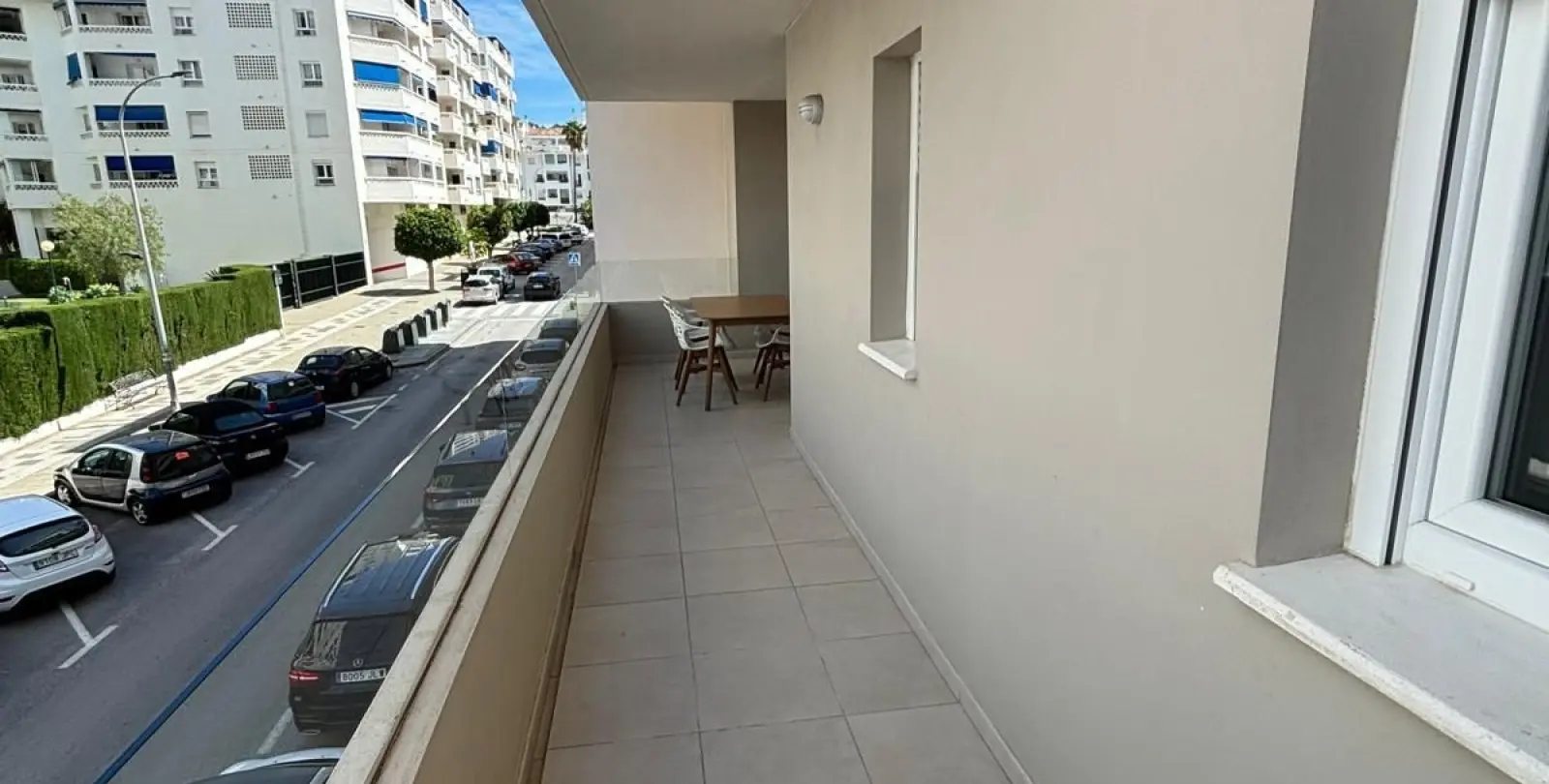 Venta de apartamento en planta media en Marbella 2
