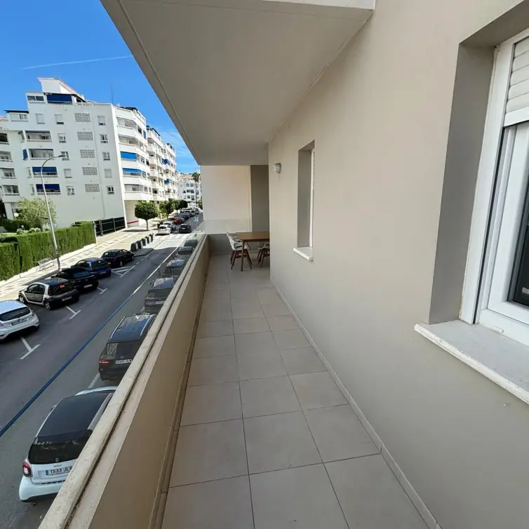 Venta de apartamento en planta media en Marbella