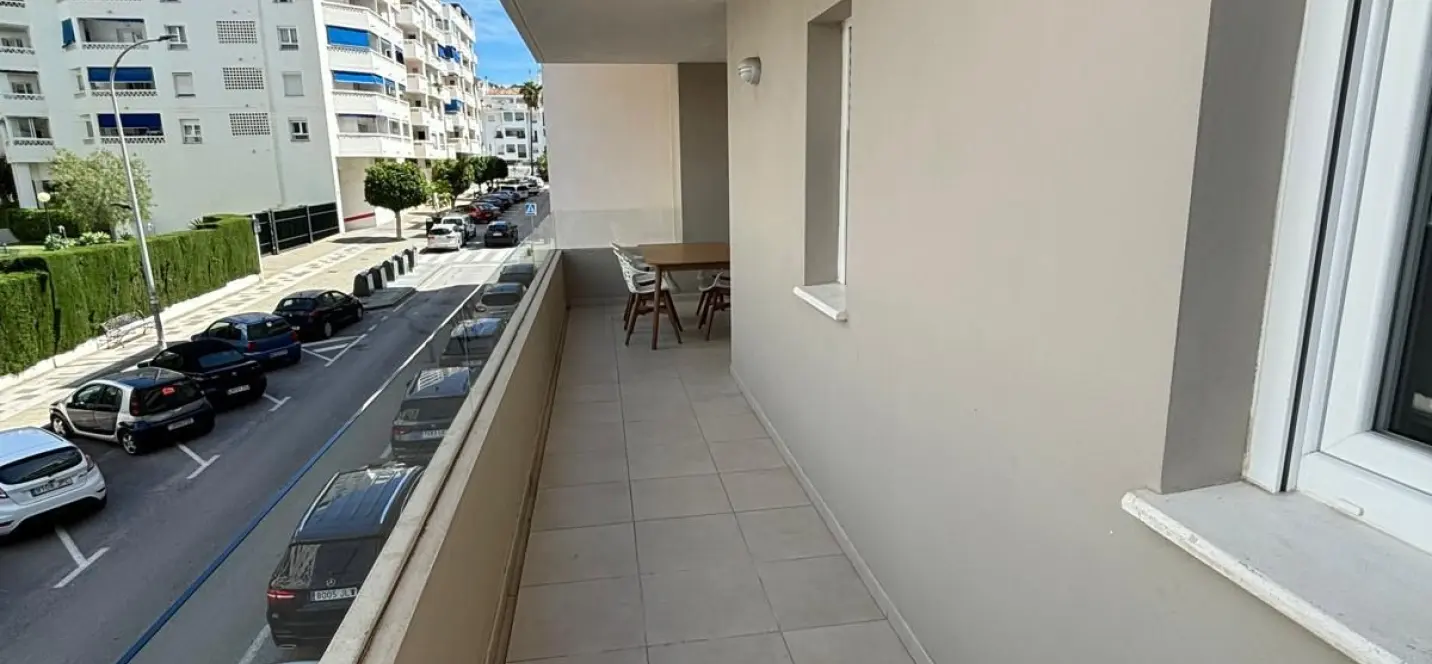 Venta de apartamento en planta media en Marbella 1