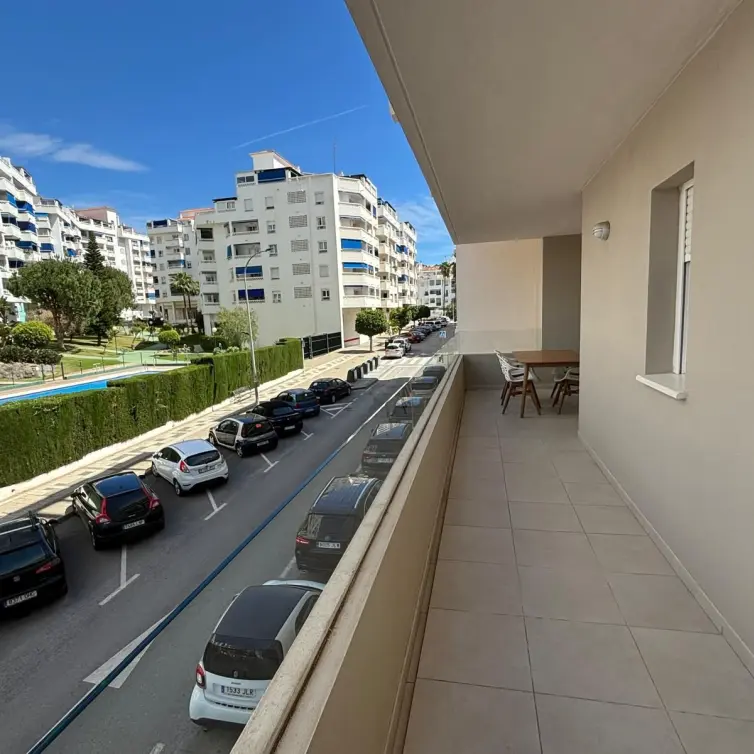 Venta de apartamento en planta media en Marbella