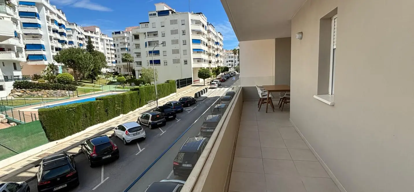 Venta de apartamento en planta media en Marbella 2