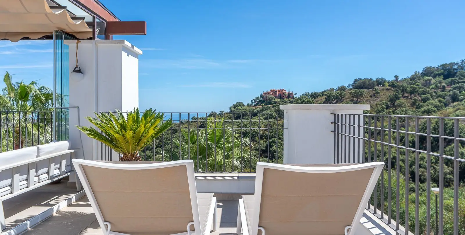Sale of penthouse in La Mairena 3