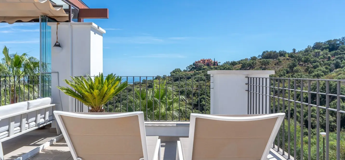 Sale of penthouse in La Mairena 2