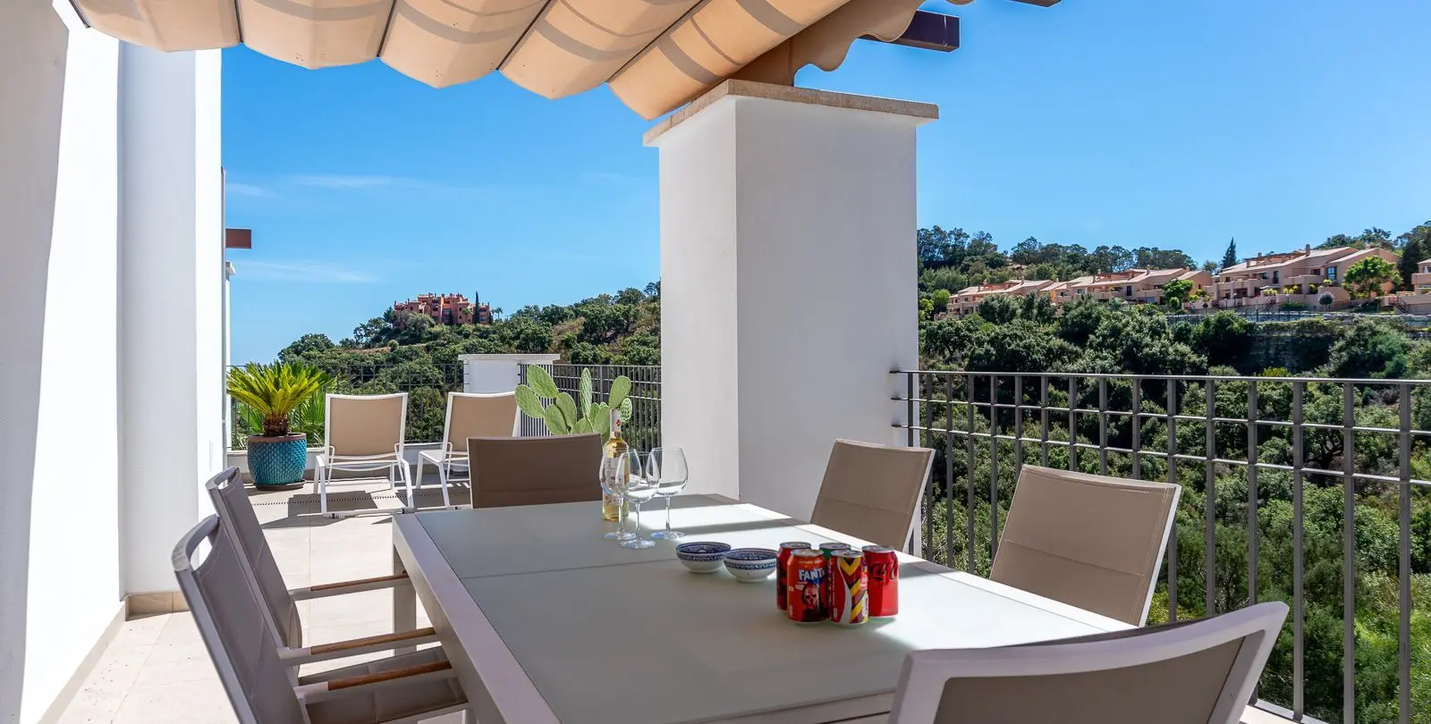 Sale of penthouse in La Mairena 11