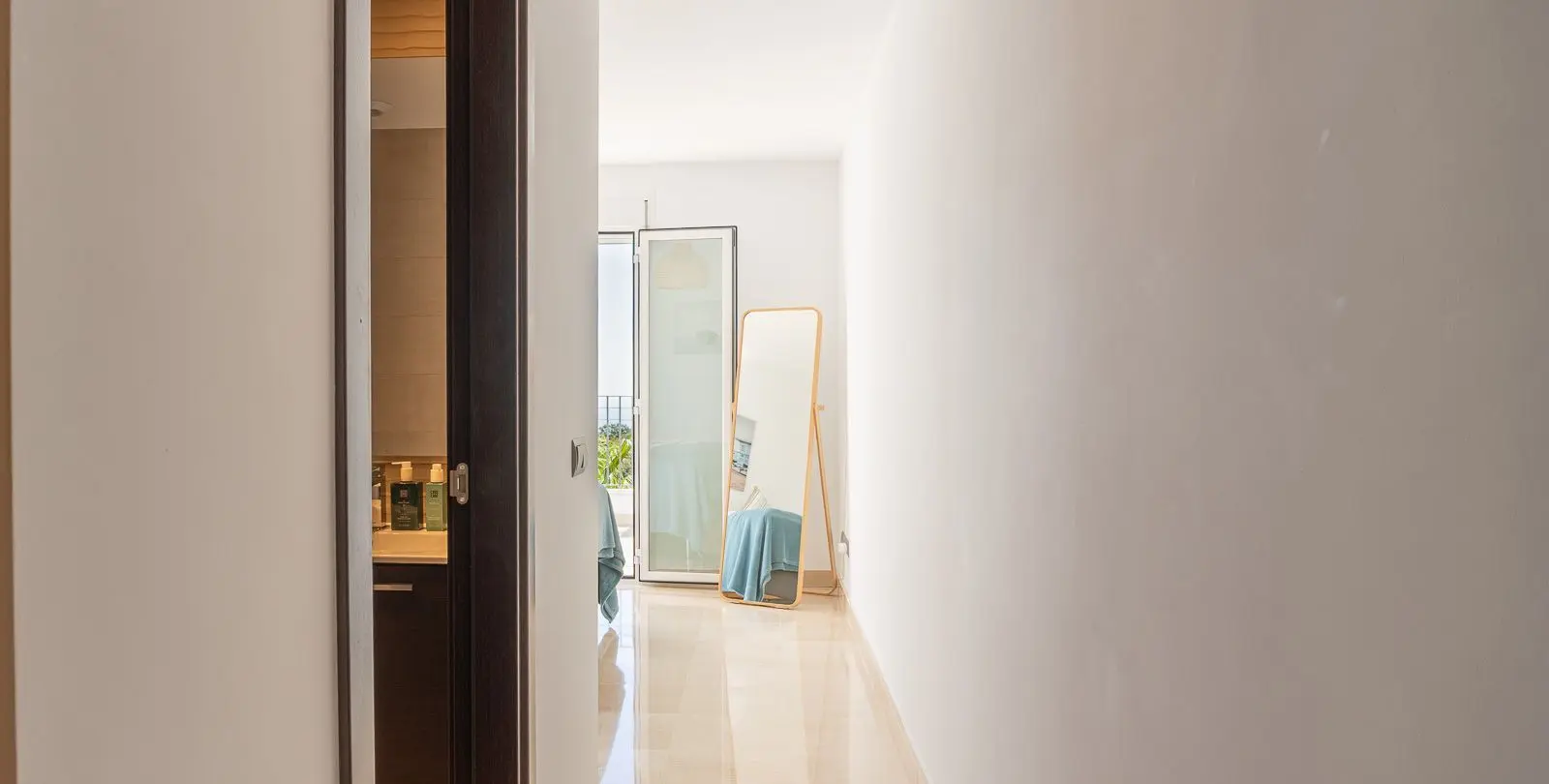 Sale of penthouse in La Mairena 20