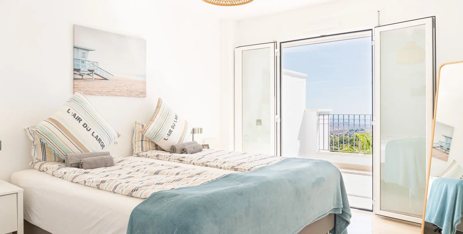 Sale of penthouse in La Mairena 22