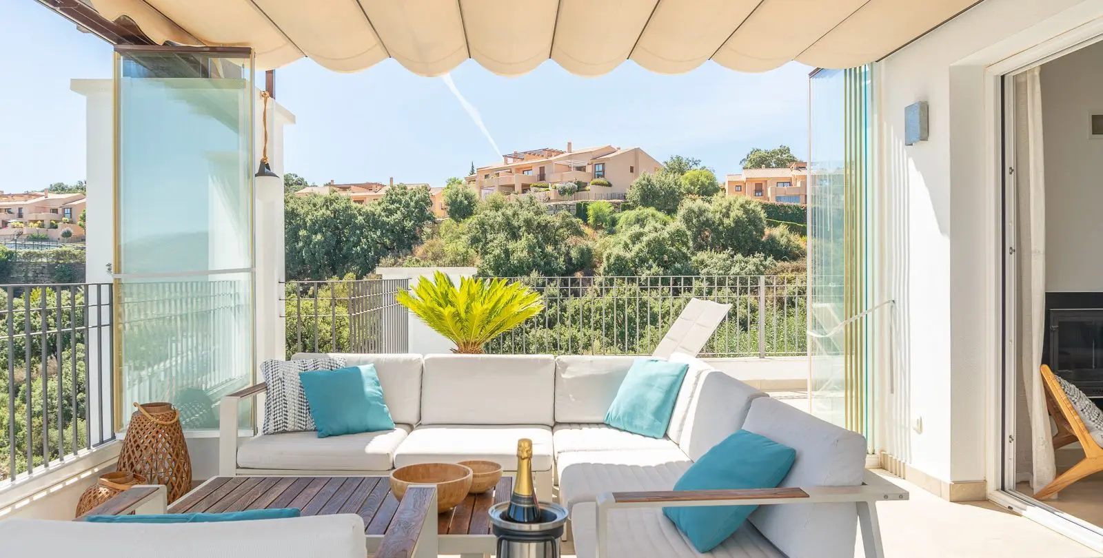 Sale of penthouse in La Mairena 32