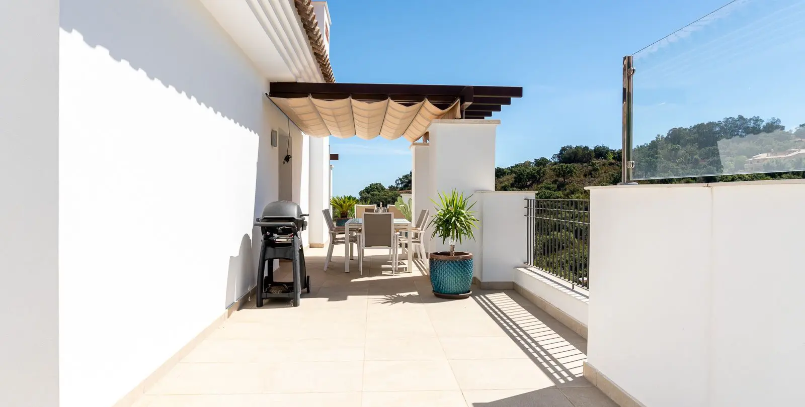 Sale of penthouse in La Mairena 34