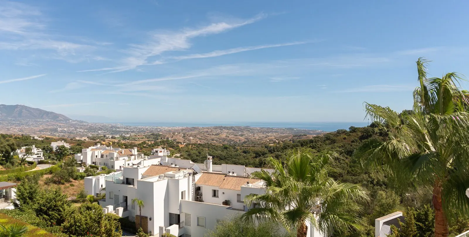 Sale of penthouse in La Mairena 35