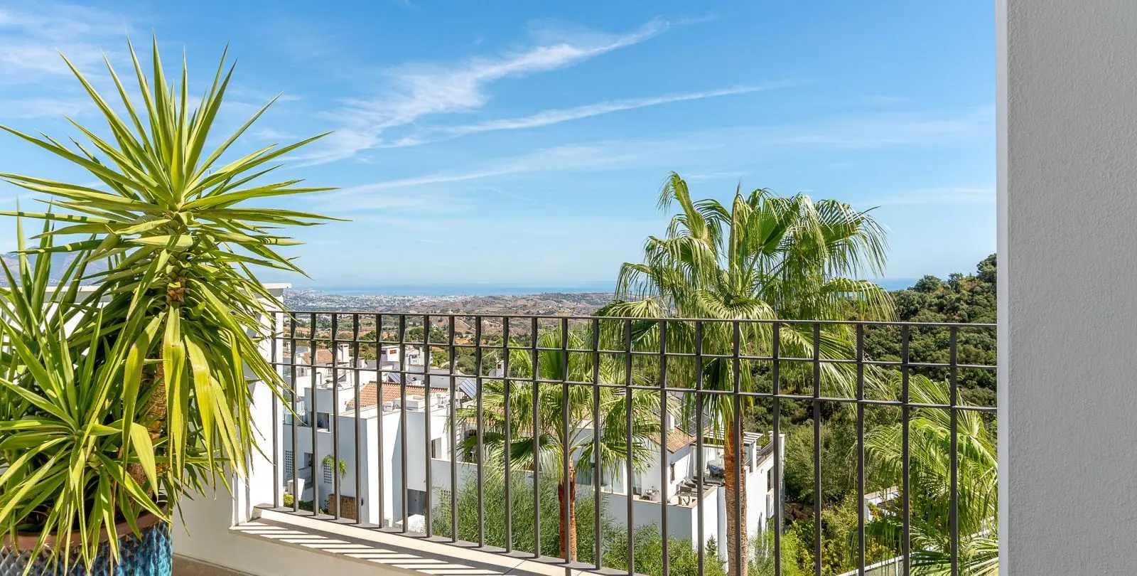 Sale of penthouse in La Mairena 36