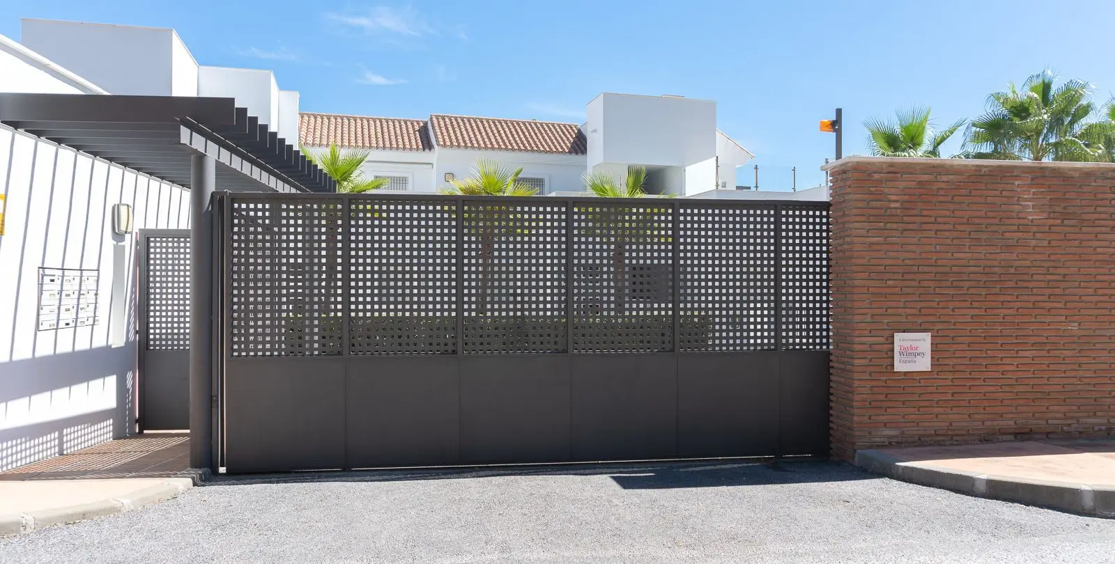 Sale of penthouse in La Mairena 37