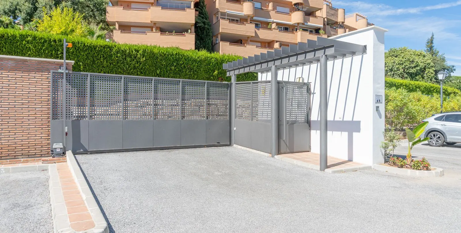 Sale of penthouse in La Mairena 43