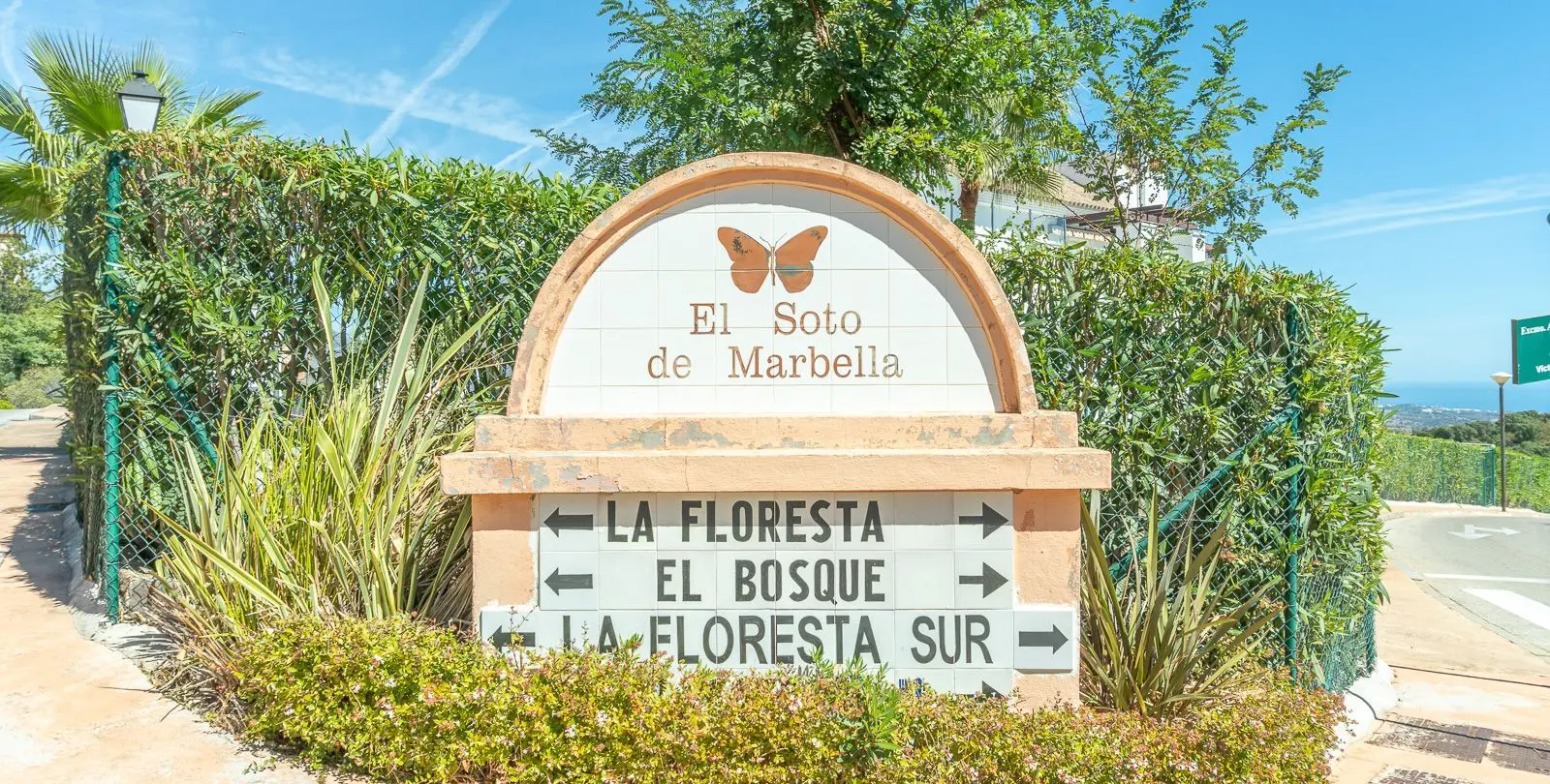 Sale of penthouse in La Mairena 45