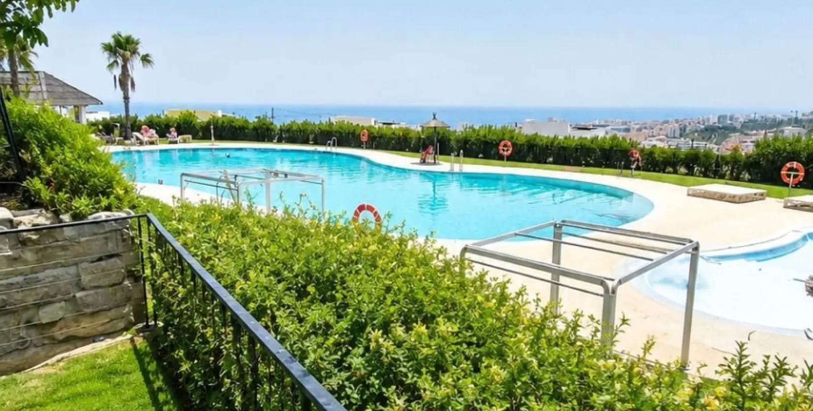 Sale of ground floor apartment in Estepona 1