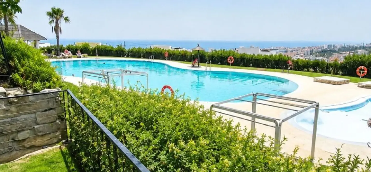 Sale of ground floor apartment in Estepona 0