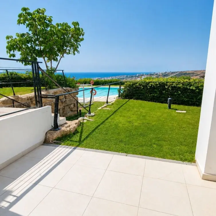 Sale of ground floor apartment in Estepona