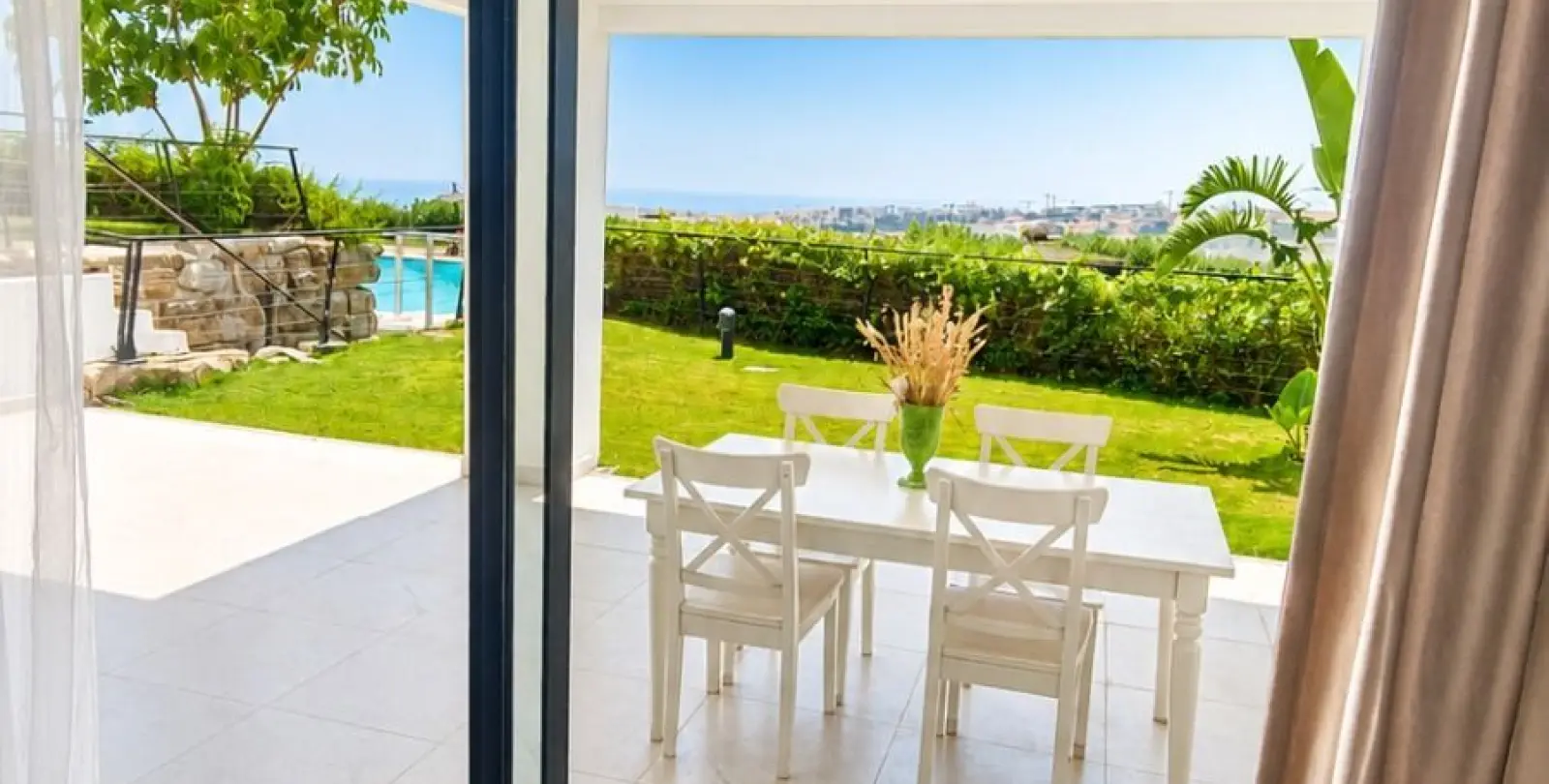 Sale of ground floor apartment in Estepona 7