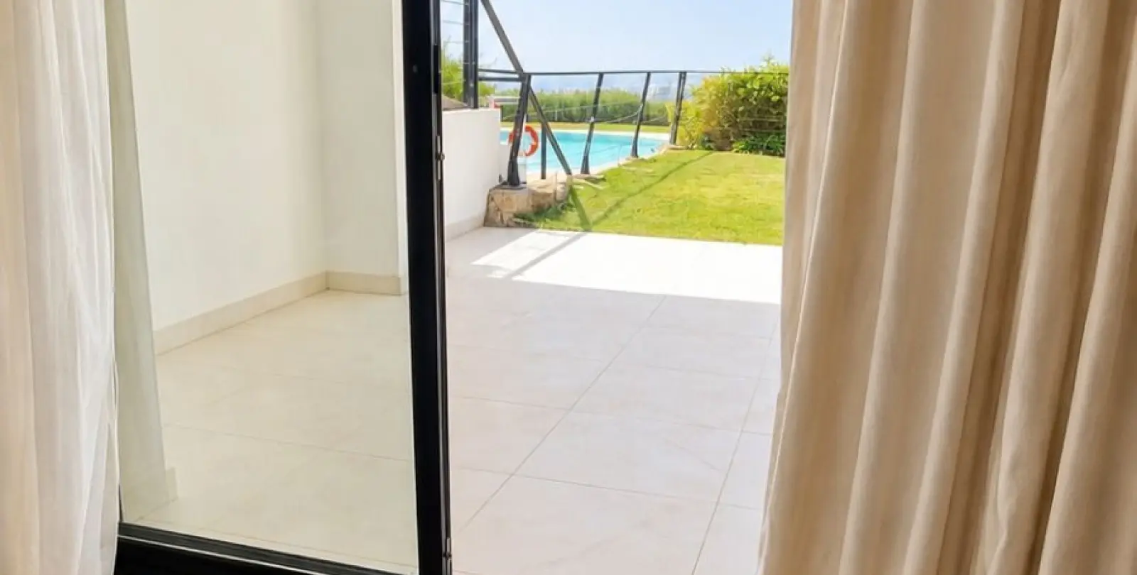 Sale of ground floor apartment in Estepona 22