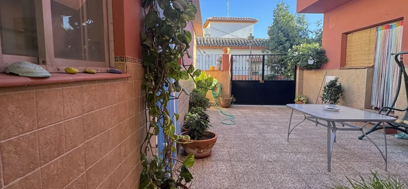 Продажа  отдельно стоящей виллы в Estepona 1