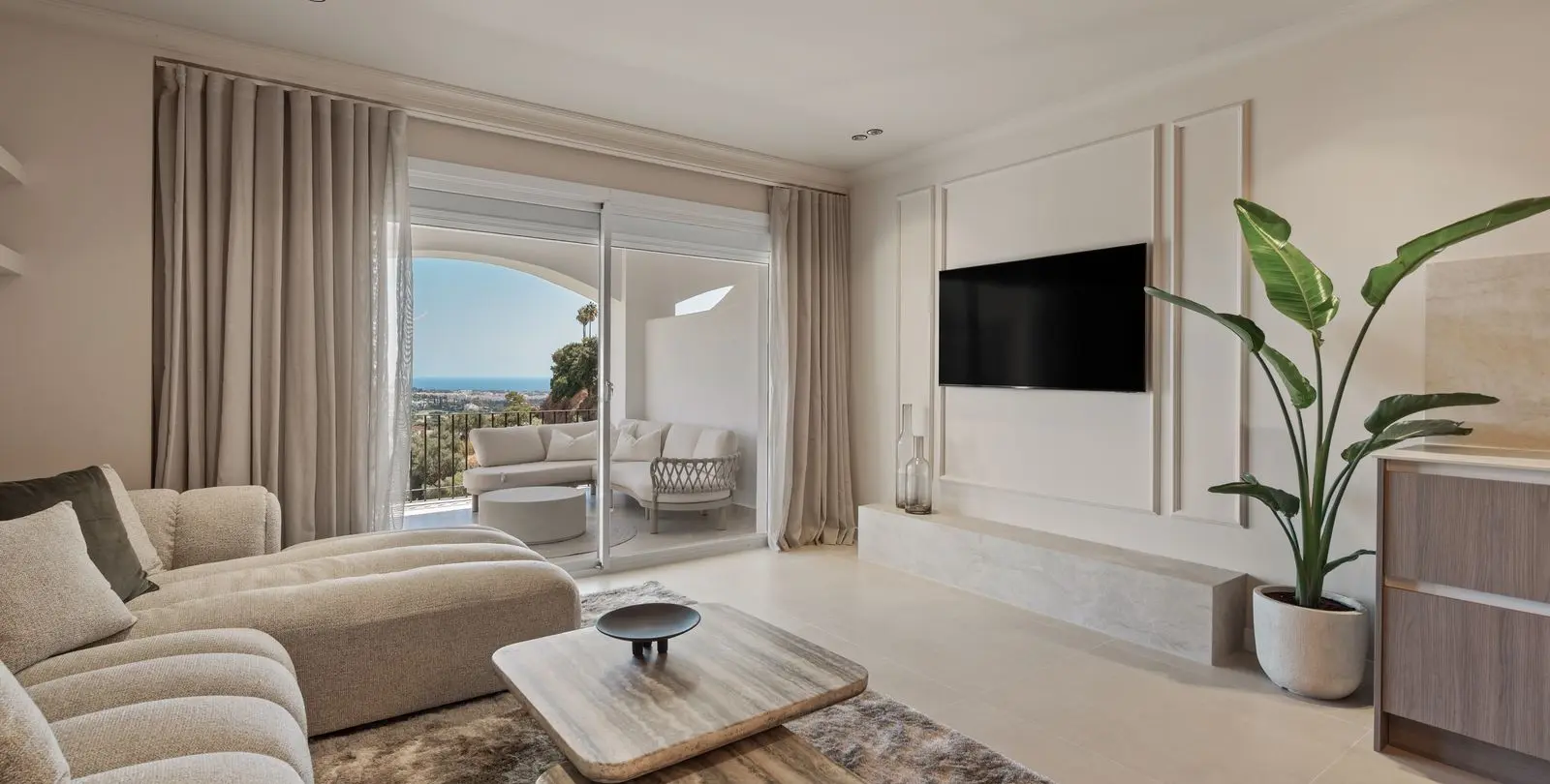 Venta de apartamento en planta media en Benahavís 3