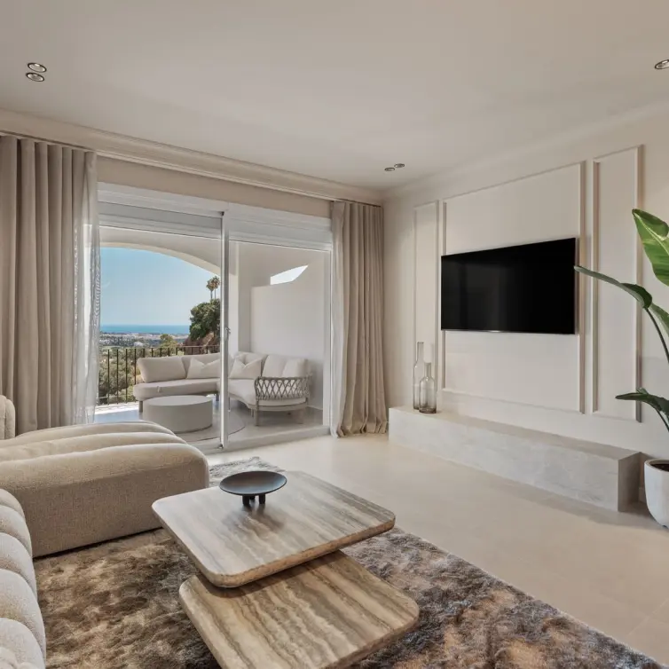 Venta de apartamento en planta media en Benahavís