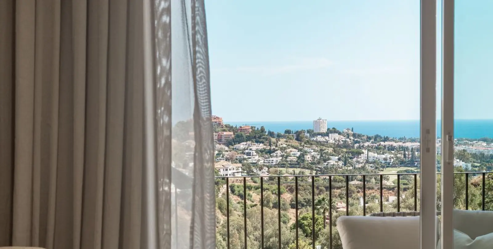 Venta de apartamento en planta media en Benahavís 6