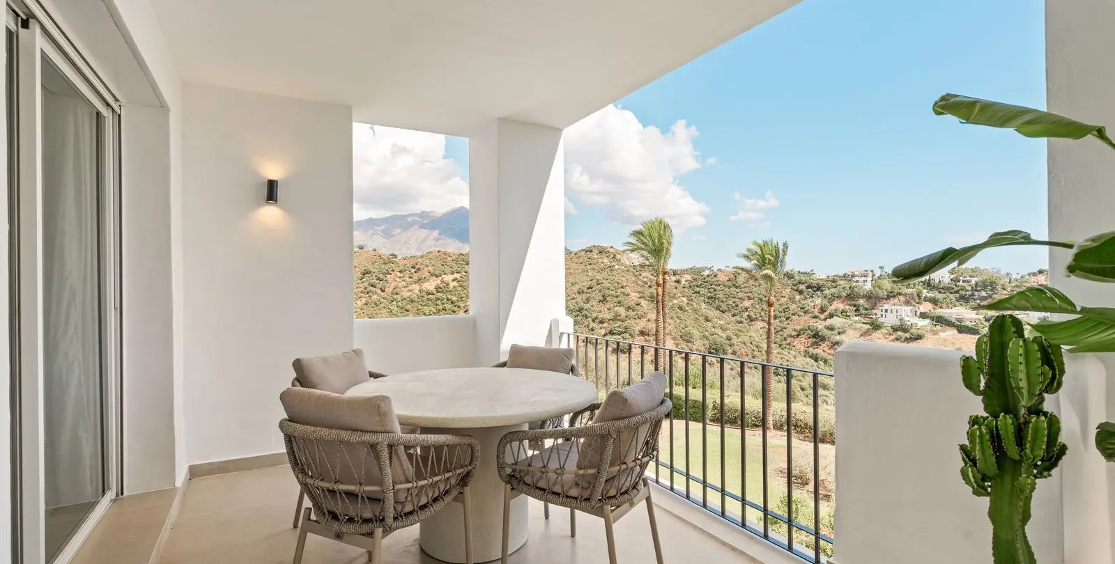 Venta de apartamento en planta media en Benahavís 8