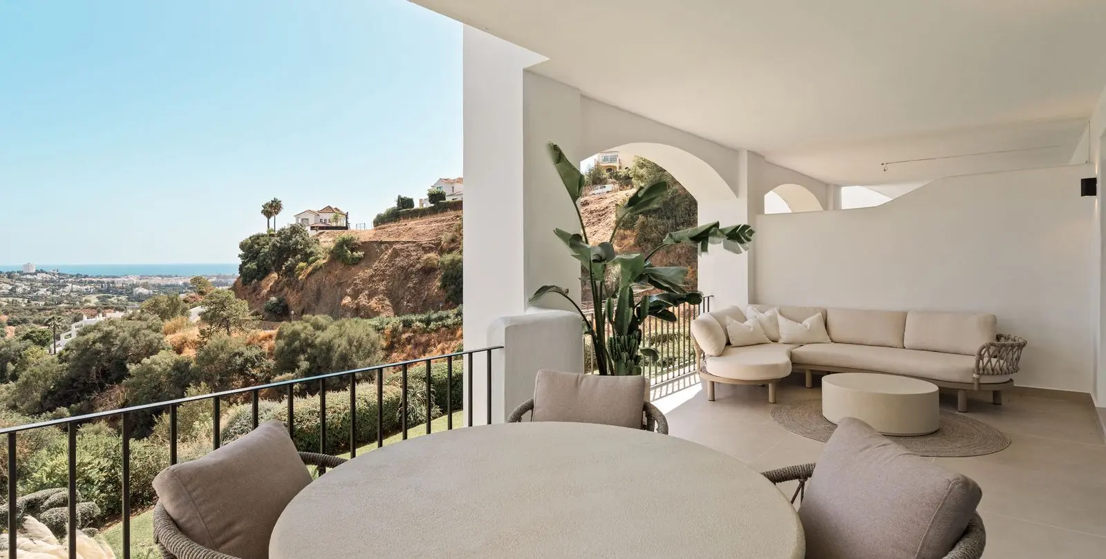 Venta de apartamento en planta media en Benahavís 9