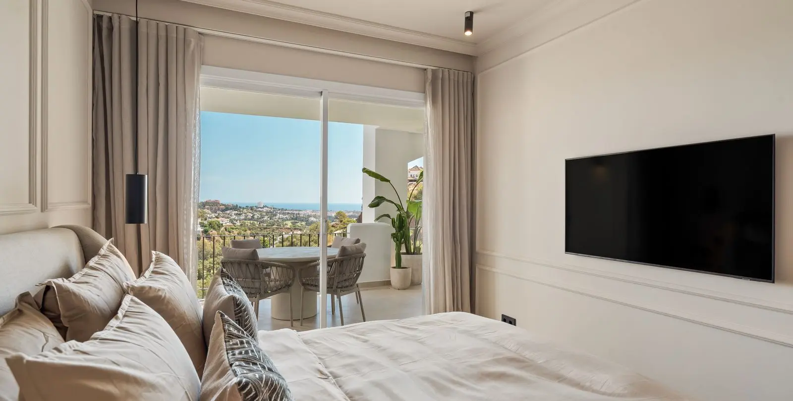 Venta de apartamento en planta media en Benahavís 16