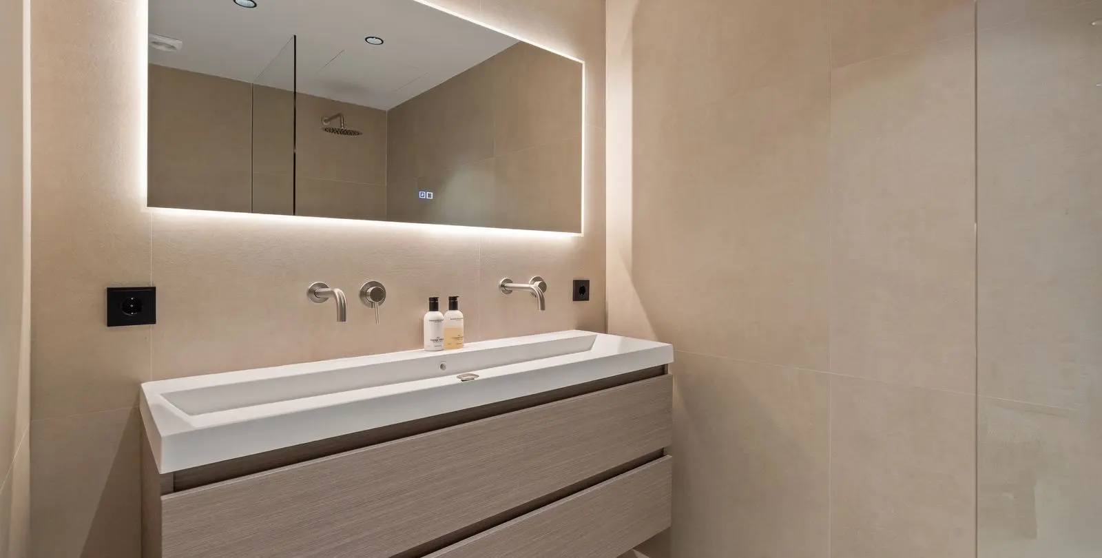 Venta de apartamento en planta media en Benahavís 20